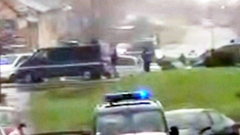  "테러 용의자 2명, 공항 인근에서 인질극"