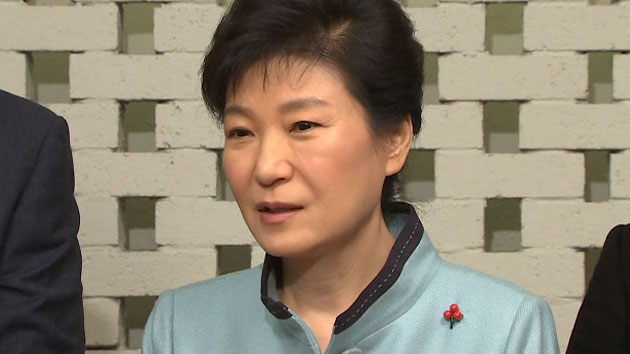 박근혜 대통령, 파독 광부·간호사와 '국제시장' 관람