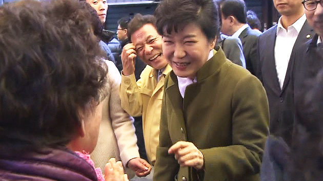 박근혜 대통령, 전통시장 가면 힘난다?