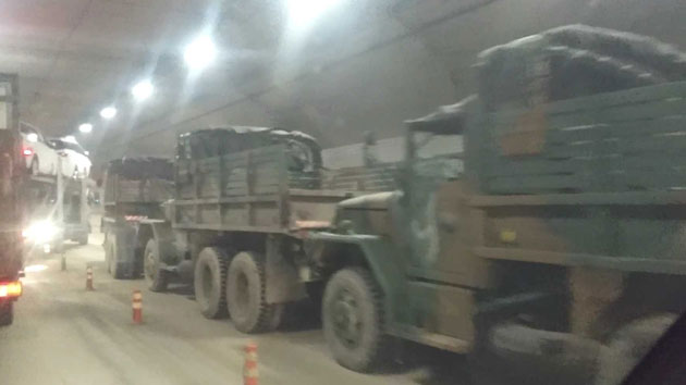 [제보영상] 터널 속 2.5t 군용 트럭 연쇄 추돌