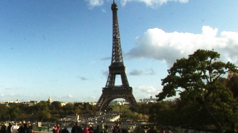 "'셀카' 최고 인기 배경은 파리 에펠탑"