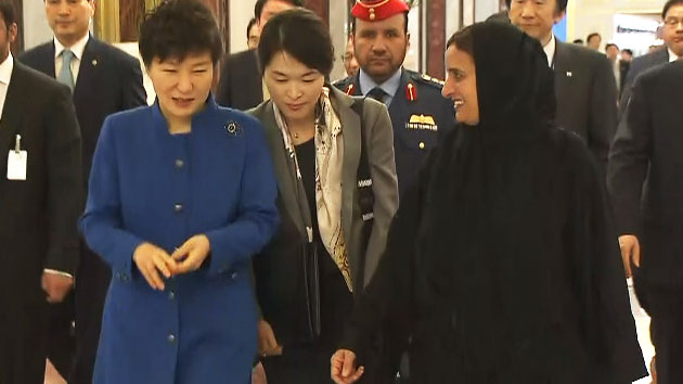 박근혜 대통령, UAE 안착...모하메드 왕세제와 정상회담