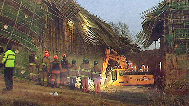 용인 도로공사 현장 붕괴사고...'16명 구조...1명 사망'