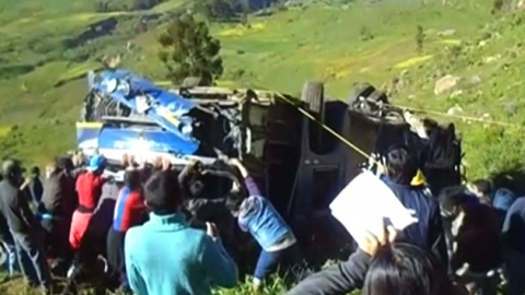 페루 1,000m 협곡에 버스 추락...21명 사망