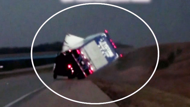 토네이도, 美 중서부 강타...2명 사망·10여 명 부상