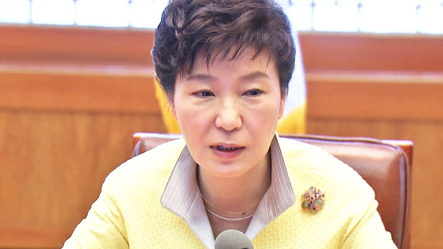 박근혜 대통령, "총리 사표 유감...정치개혁 기회로"