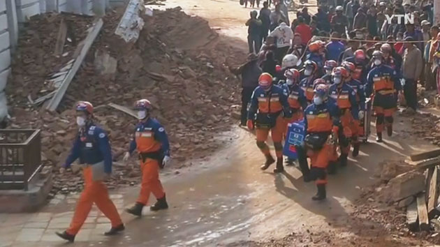 네팔 지진 8일 만에 101세 노인 구조