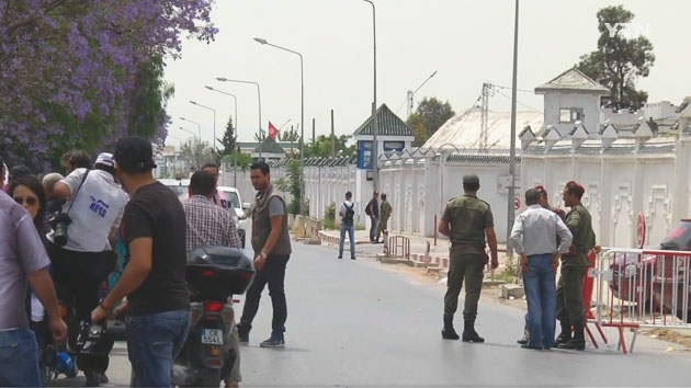 튀니지 군인, 총기 난사 뒤 자살...10여 명 사상