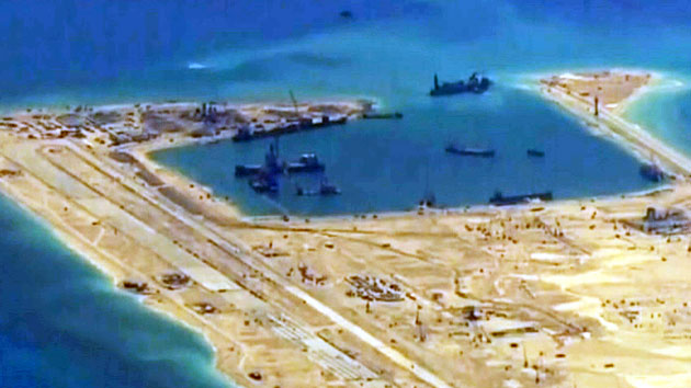 "중국, 남중국해 인공섬에 무기 반입"