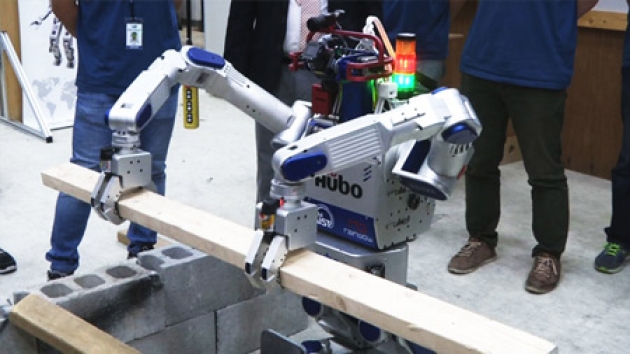 국산 로봇 '휴보'…세계 최강 재난 로봇으로 서다 
