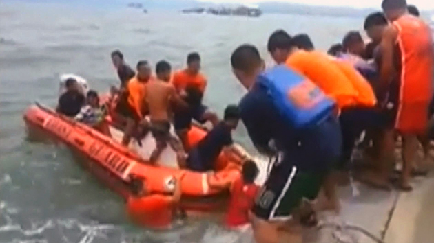 필리핀 189명 탄 여객선 전복..."55명 사망·실종"