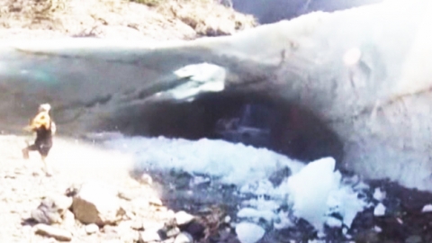이상 고온에 미국 얼음동굴 붕괴...적어도 9명 부상