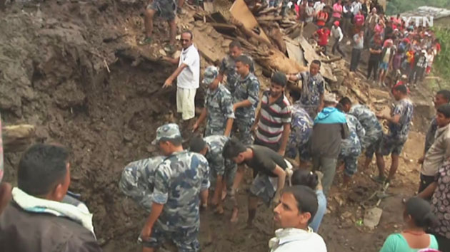 네팔서 대형 산사태 발생...최소 30명 숨져