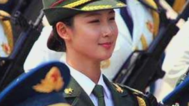 中 열병식의 꽃 '여군 의장대' 주목