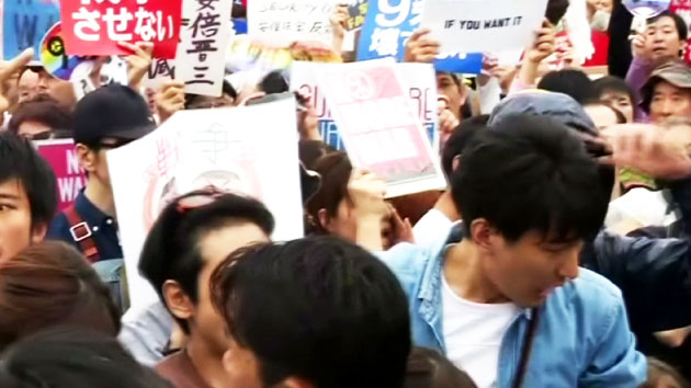 "전쟁은 싫다"...'아베 법안' 반대 12만 명 일본 동시다발 시위