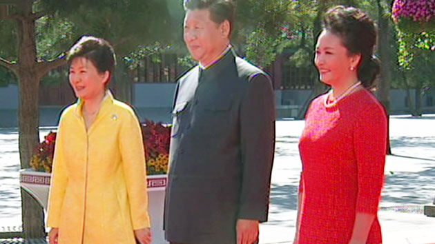 [영상] 시진핑 주석 내외와 사진 찍는 박근혜 대통령