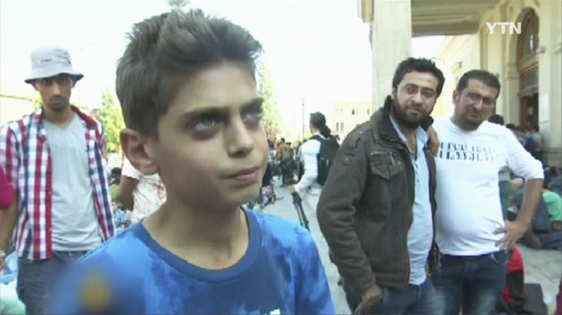 "전쟁만 멈춰주세요"...시리아 난민 소년의 호소