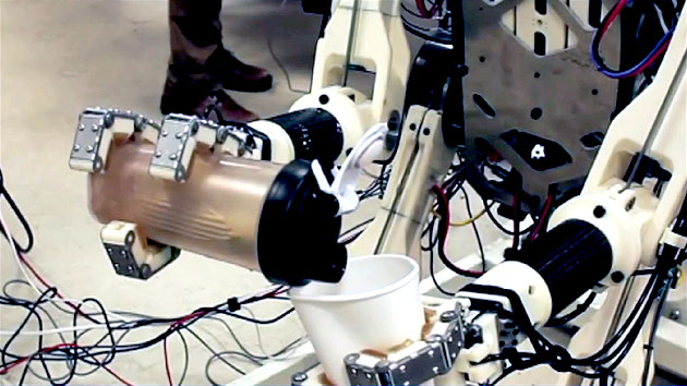 사람과 한몸처럼 움직이는 원격 조종 로봇 개발