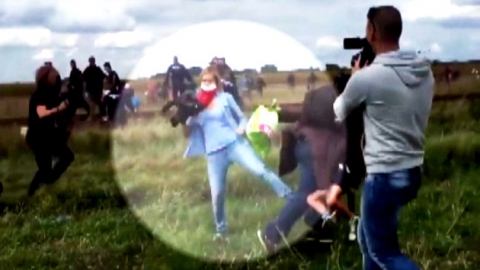 "여기자 발길에 넘어진 난민, 시리아 유명 축구 감독"