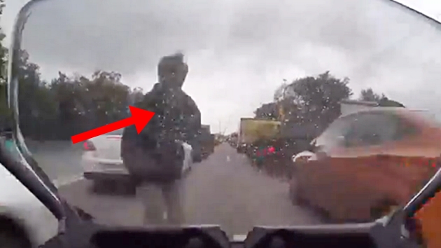 꽉 막힌 도로 광란의 오토바이…'이건 몰랐지?'