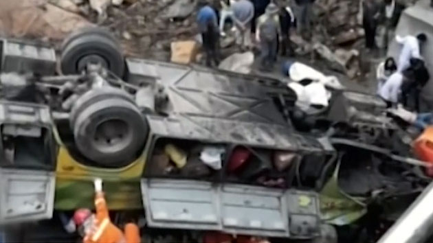 중국에서 버스 다리 아래 추락...7명 사망