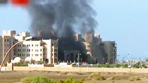 예멘 총리 머물던 호텔에 로켓포 공격...18명 사망