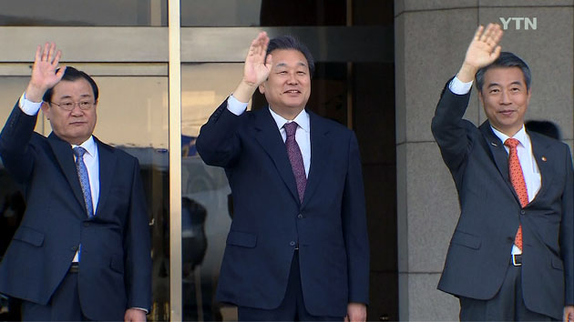 김무성, 박근혜 대통령 방미 배웅...당청 관계 회복 청신호?