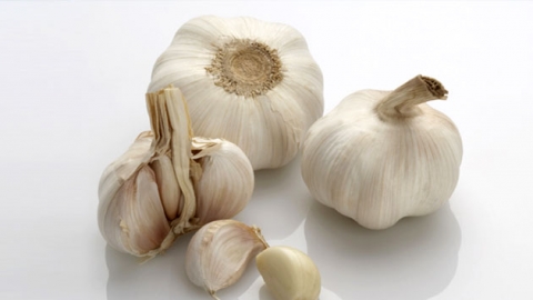 "마늘 먹는 남성, 겨드랑이 악취 줄어 여성에 더 매력적"