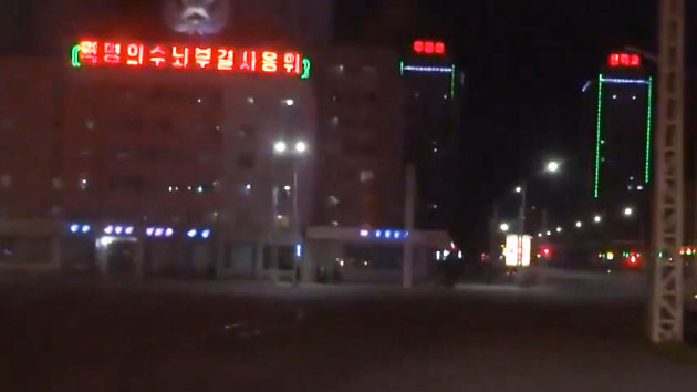 [영상] 초저녁의 평양 거리...한밤중인 듯 '깜깜'
