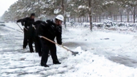 베이징에 이례적 폭설...항공편 연착·취소 속출