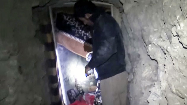 IS 대규모 땅굴 발견...공습 피해 거대한 지하통로 구축