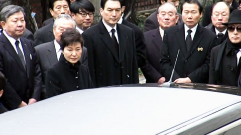 [포토] 김영삼 前 대통령의 마지막길 배웅하는 朴 대통령