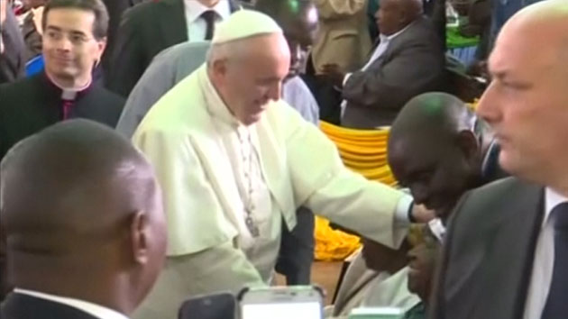 교황, 케냐 빈민촌 방문..."열악한 빈민 생활은 불공정"