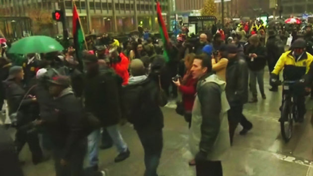 시카고, 평화 시위 속 시장 책임론 확산