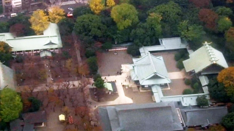 일본 야스쿠니신사 뒤뜰에 중국 국기 꽂혀