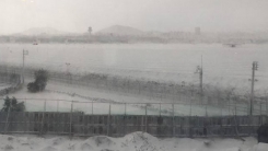설원으로 변한 제주공항 활주로 "제주에 갇혔어요"