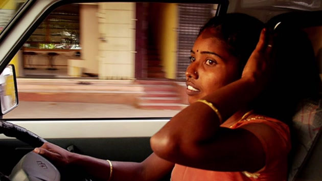 성매매 강요받던 14살 신부 "인도의 첫 여성 택시기사 됐어요"