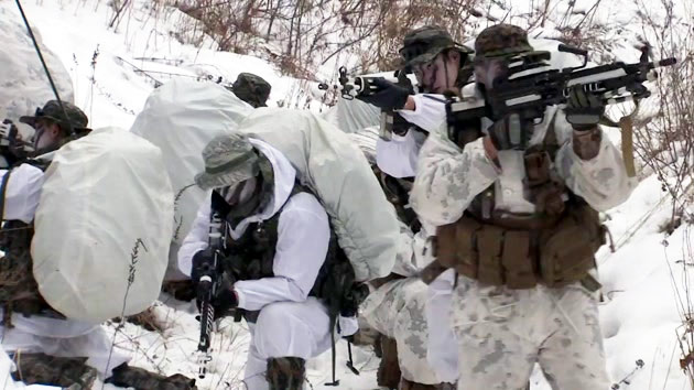 "적 완전 격멸"...한미 해병, 강추위 속 실전 사격 훈련