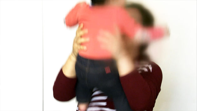 무심코 했던 '아기 흔들기', 아이들에게 위험하다