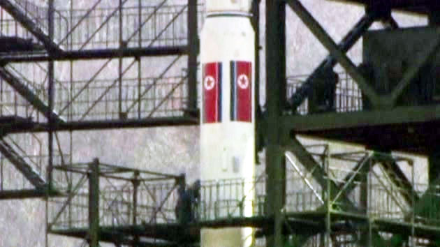 北 로켓 발사 예고 기간 D-2...국방부 장관 이지스함 대비 태세 점검