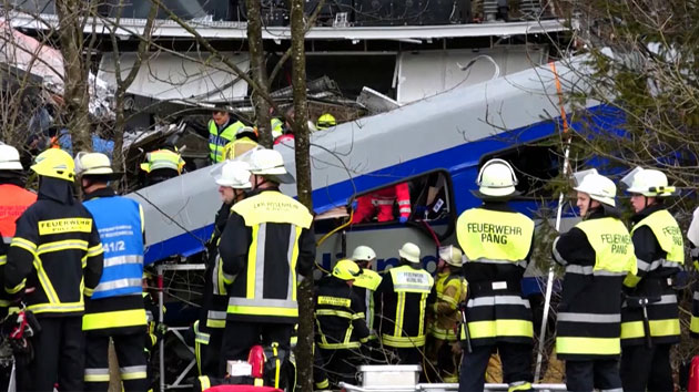 독일 출근길 열차 정면 충돌...10명 사망·80명 부상