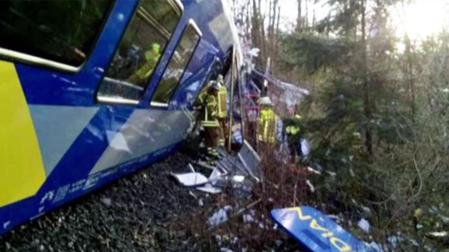 독일 출근길 열차 충돌...10명 사망·80여 명 부상