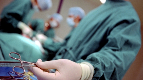 마취한 사이 의사 '바꿔치기'...치과의사가 성형수술