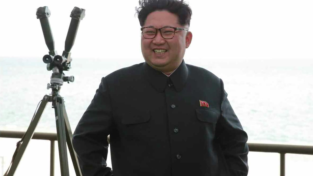 김정은 참관한 잠수함 미사일 시험...北 대성공 자축