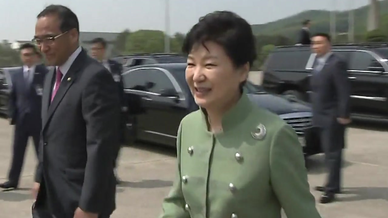 박근혜 대통령 이란으로 출국...내일 정상회담