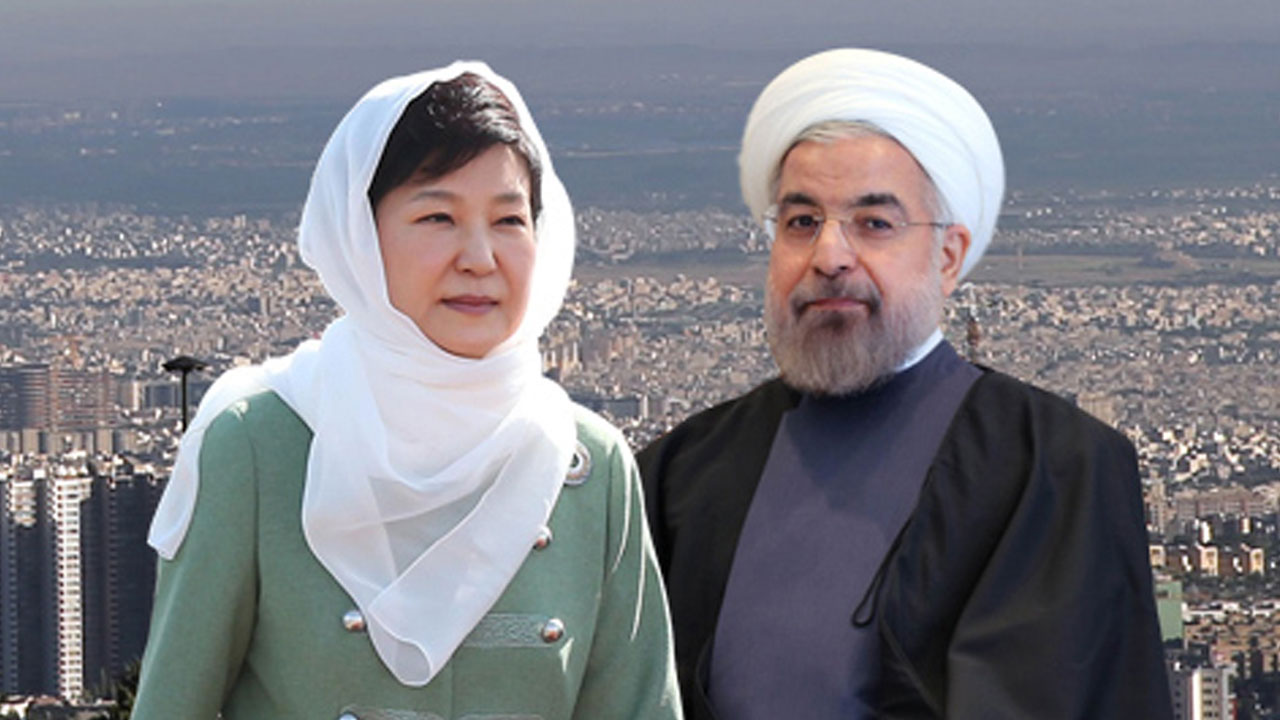 이란 대통령 위에 최고 지도자 '하메네이'