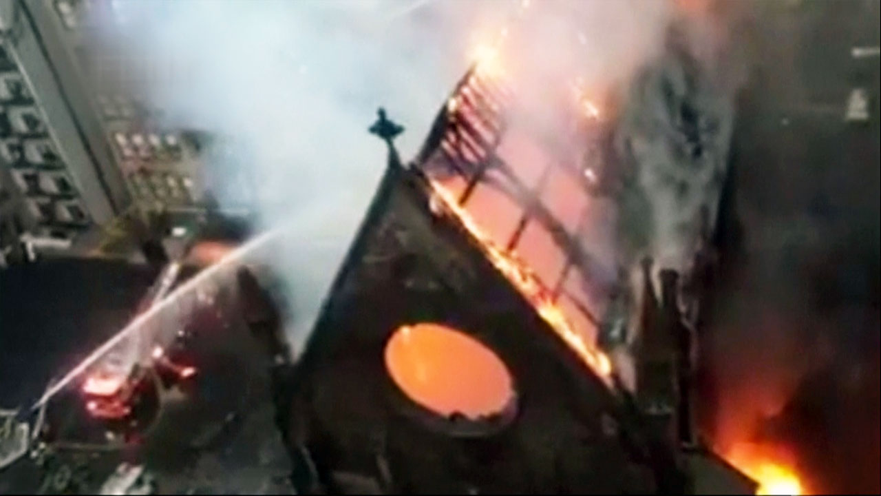 뉴욕 161년 된 대성당에 불..."붕괴 위험 출입 통제"