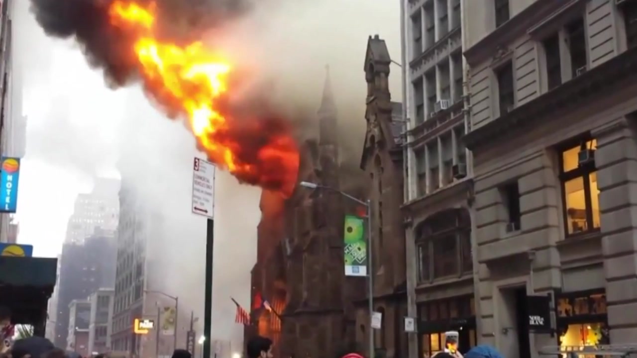 뉴욕 161년 된 성당에 불..."붕괴 위험"
