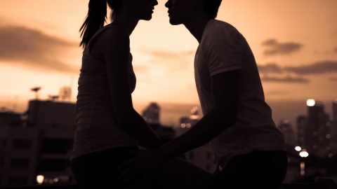 주택 옥상에서 키스하던 외국인 남녀 추락사