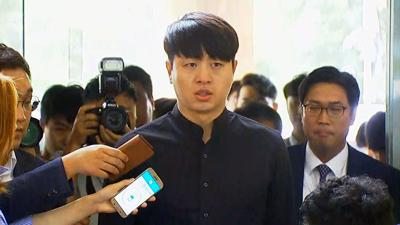 [현장영상] '성폭행 혐의' 유상무 경찰 출석..."조사 통해 명백히 밝힐 것"